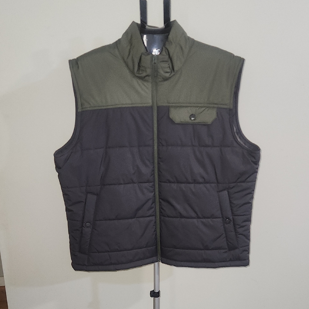 NWOT United By Blue Bison Two-Tone Puffer Vest. Size XXL.